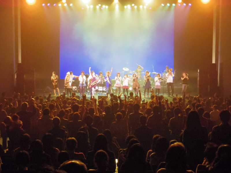 http://www.kannaihall.jp/topics/images/2012_12_23%20Brasta%20Xmas%20Carnival.jpg